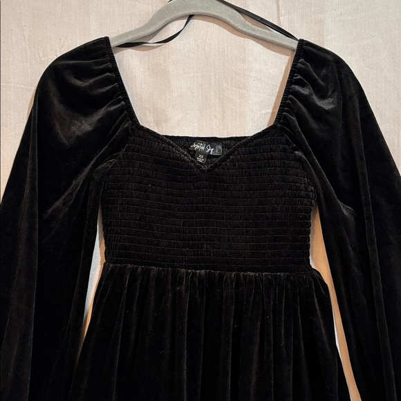 Elegant Black Velvet Mini Dress - Picture 3 of 5